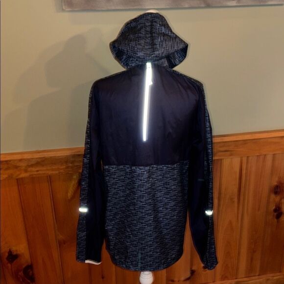 New Balance Black and Gray Hooded light weight Jacket with Reflective Accents - Picture 6 of 11